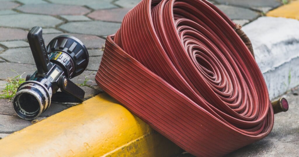 消防士と消防団員の違いや関係性を解説
